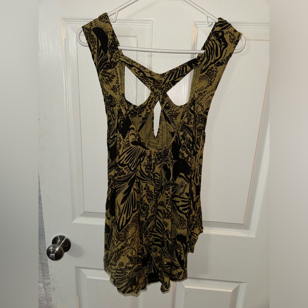 Free people medium top!